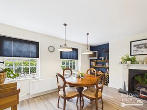 Kitchen/Breakfast Room- click for photo gallery